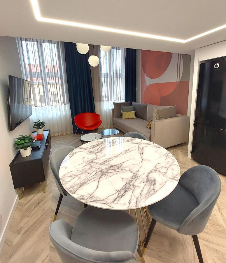 Central Gallery Apartment Debrecen Eksteriør bilde