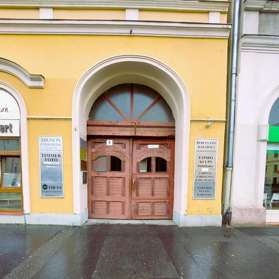 Central Gallery Apartment Debrecen Eksteriør bilde